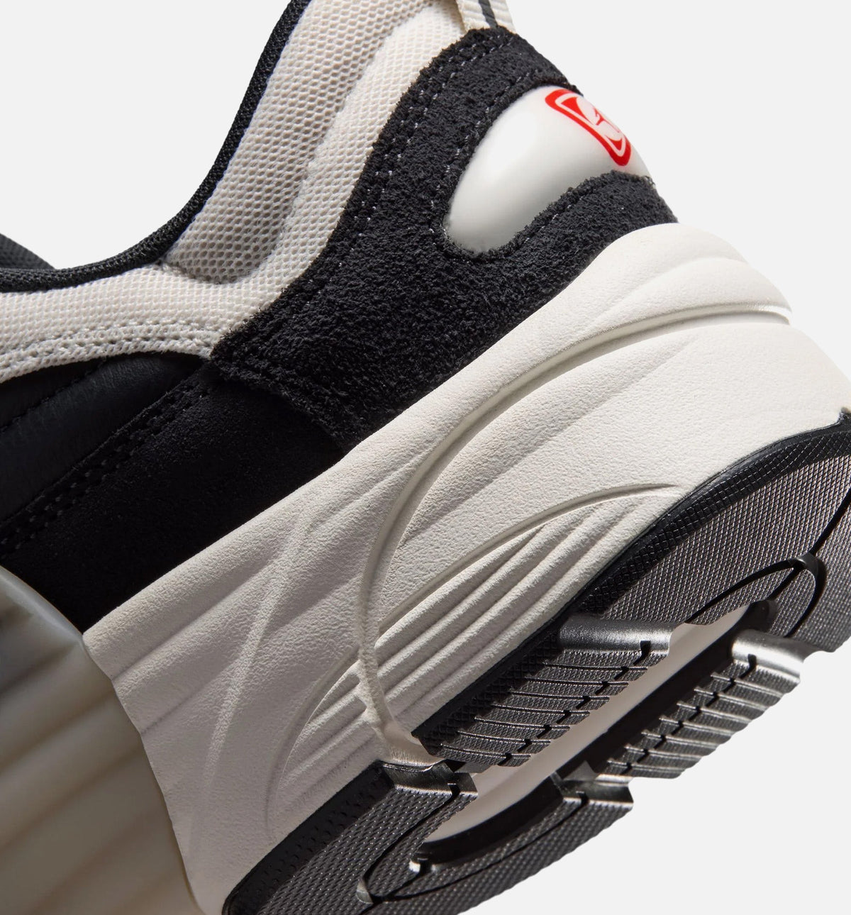 Jordan Trunner OS SE Men's Shoe – Off Noir/University Red/Phantom