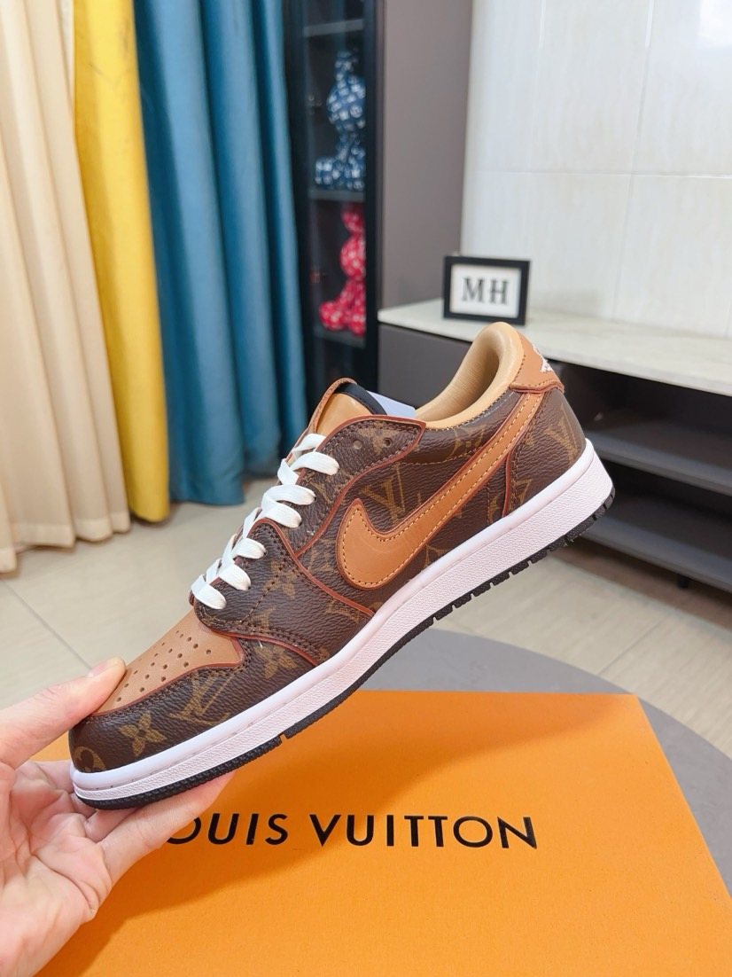 Nike Brown and Tan Patterned Low-Top Sneakers