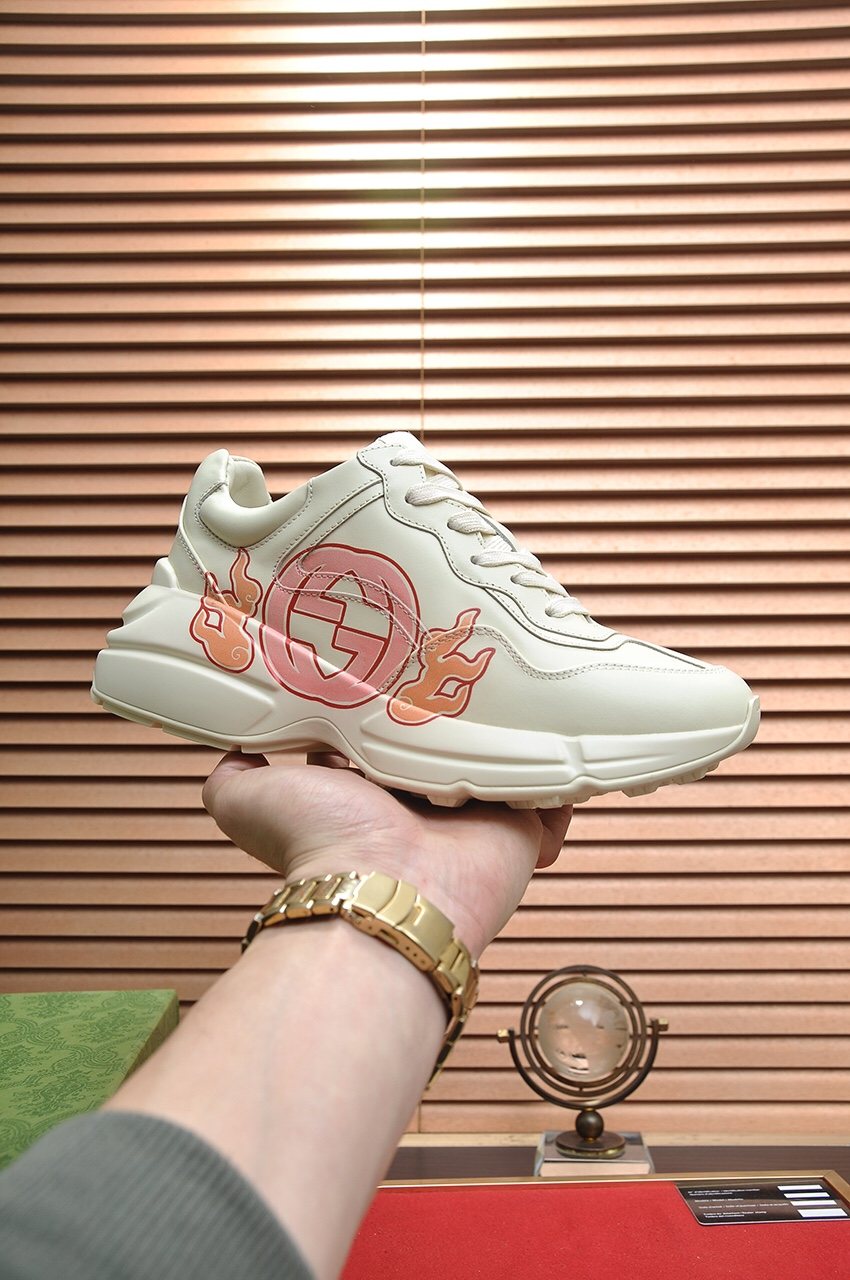 Gucci Cream White Peach Graphic Sneakers