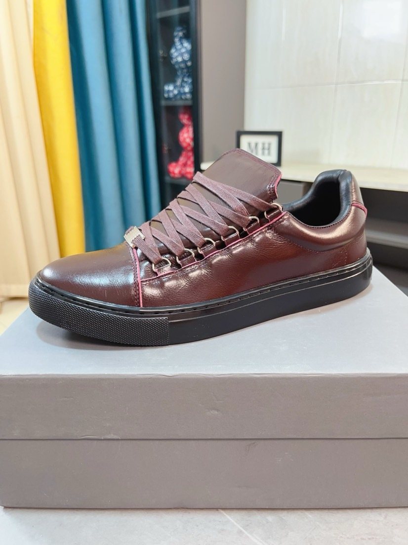 Balenciaga Textured Lace-Up Low-Top Sneakers