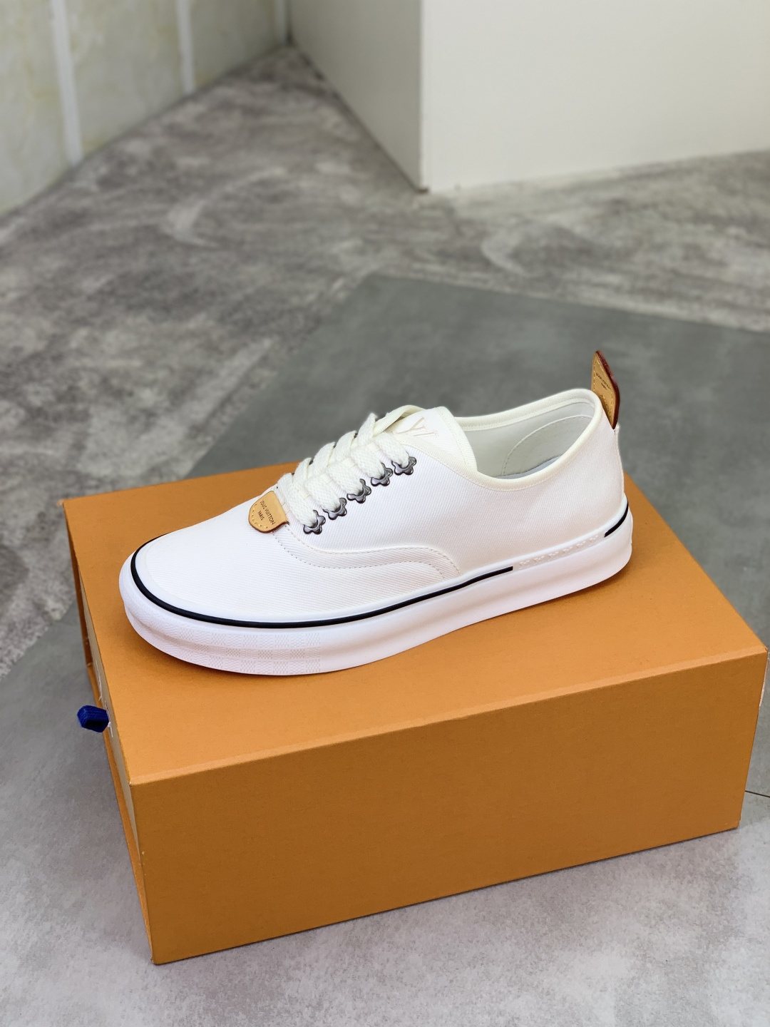 Louis Vuitton Run 2.0 Low-Top Sneakers