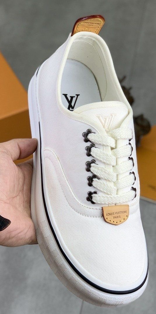 Louis Vuitton Run 2.0 Low-Top Sneakers
