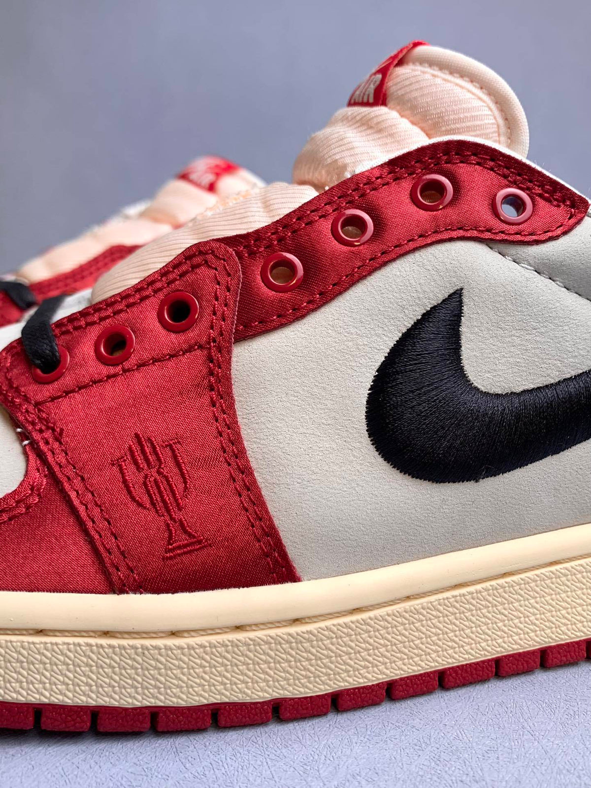 Air Jordan 1 Low Away x Trophy Room Chicago Unisex Sneakers FN0432-100